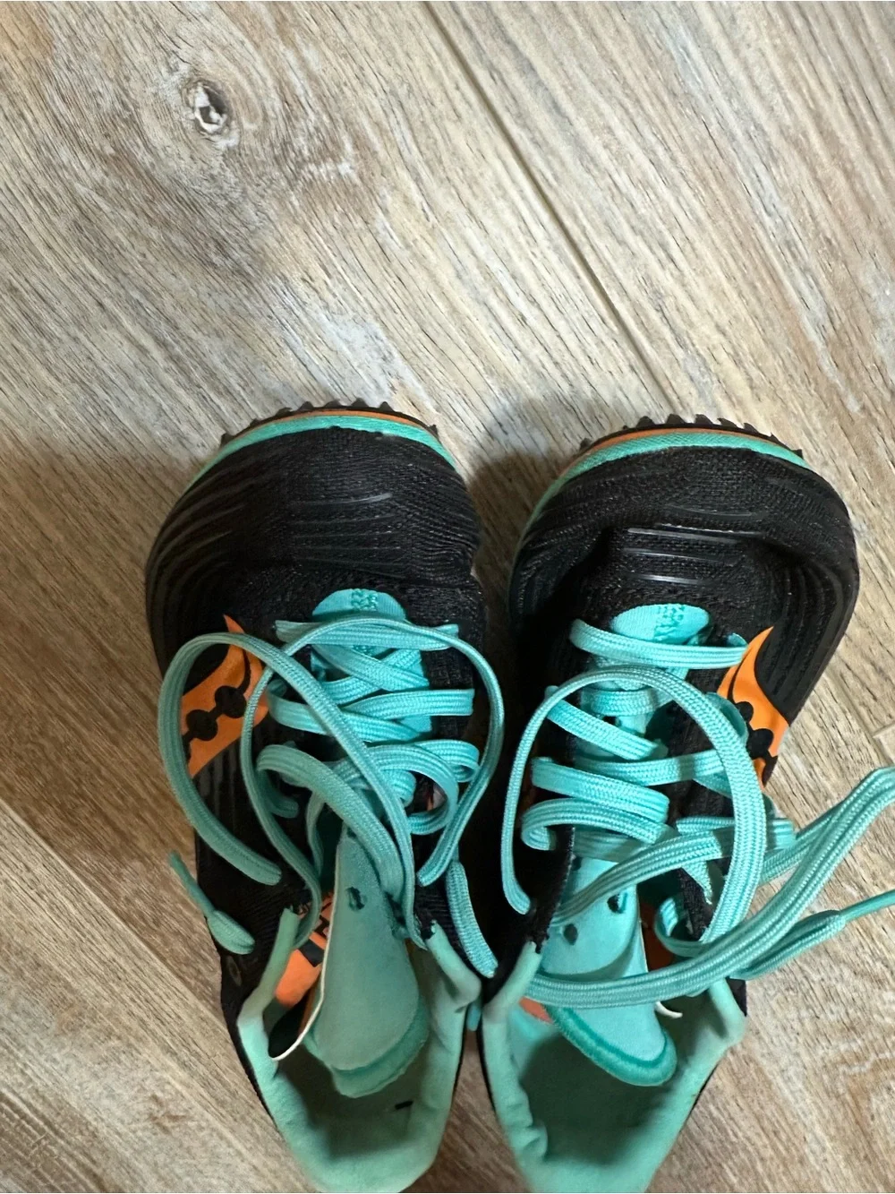 Saucony Women’s Black and Teal Lace-Up Running Spikes size 5.5 with original box